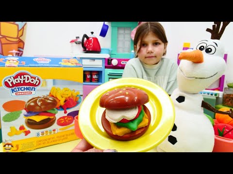 Mutfak oyunu! Umay, Karlar Ülkesi oyuncak Olaf için kar hamburgeri yapıyor! Play-doh video