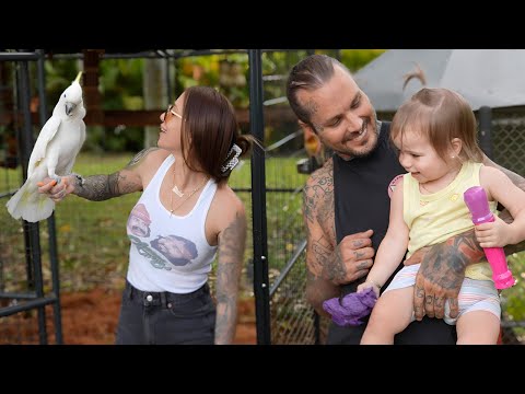 Gianna HELPS with a CRAZY COCKATOO!