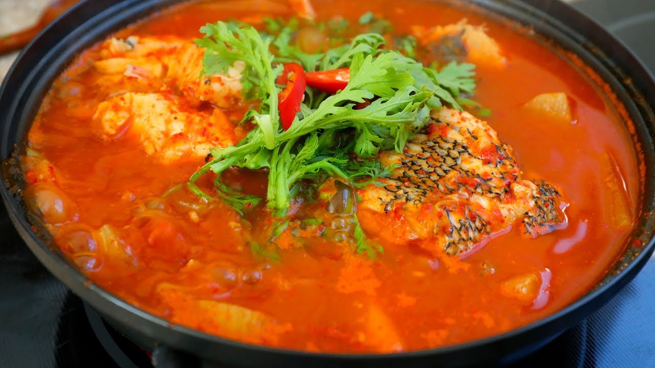 Spicy Korean Fish Stew (Maeuntang: )