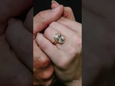 What's The Weight Of Taylor Swift's Engagement Ring?