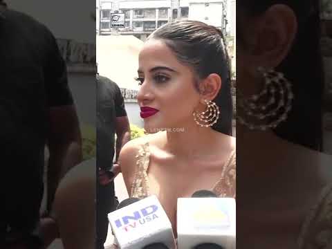 ड्रेस की वजह से Urfi Javed को चलना हुआ मुश्किल #shorts #ytshorts #urfijaved #spotted #viral