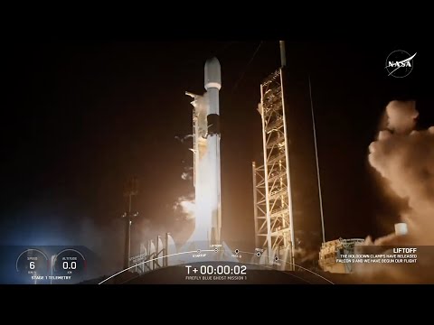 Blastoff! SpaceX launches 2 Firefly lunar landers to the moon, nails booster landing