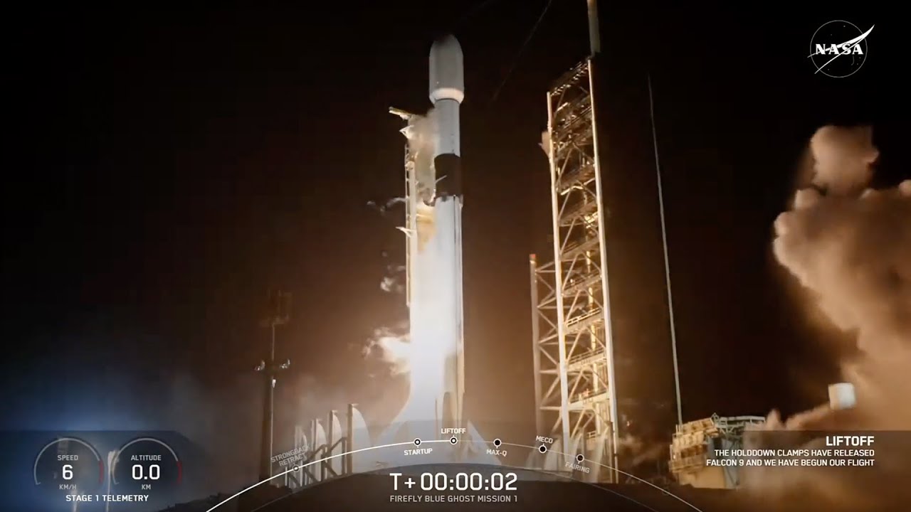 Blastoff! SpaceX launches 2 Firefly lunar landers to the moon, nails booster landing