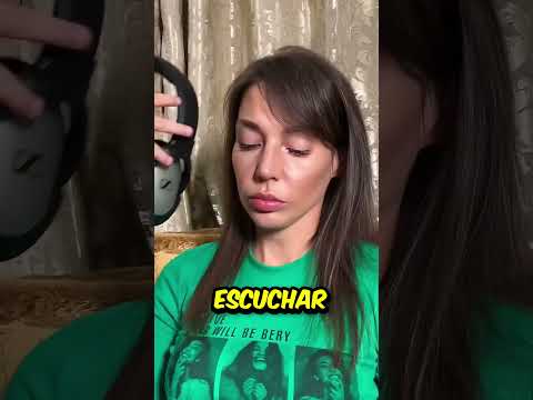 ¡Este niño pequeño está haciendo travesuras por la ventana !😂