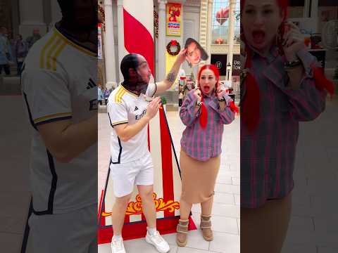 She still convinced Ronaldo...🤫😂⚽️ #alexlips #pranks #football