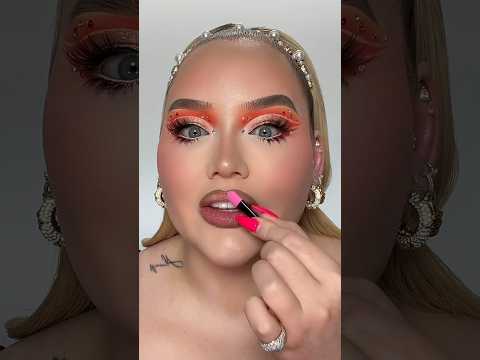 trying GLITTER lips that don?t move! ?