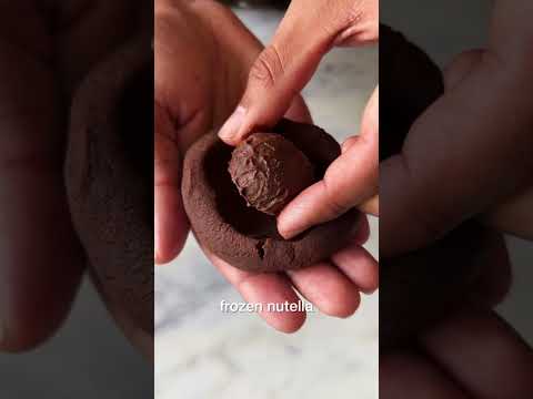 EGGLESS NUTELLA STUFFED COOKIE IN 60 SECONDS #shorts