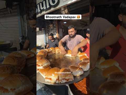 Famous Bhootnath Vadapav of #jamnagar #youtubeshortsindia #ytshortsindia #vadapav #indianstreetfood