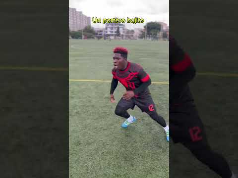 Los bajitos vuelan🔥#futbol #porteros #viralshort #football #porteras #soccer #arquero #humor #risas
