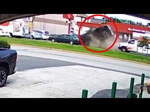 One killed, eight injured in 14-vehicle crash outside Philadelphia | Caught on camera