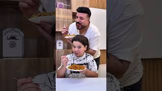 كوكي بتاكل بشكل غريب 😂 Cookie eats weirdly