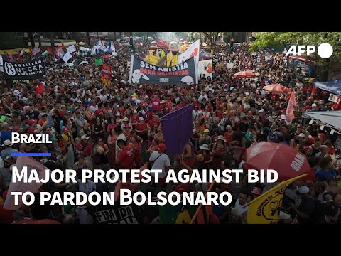 Tens of thousands protest against bid to pardon Bolsonaro | AFP