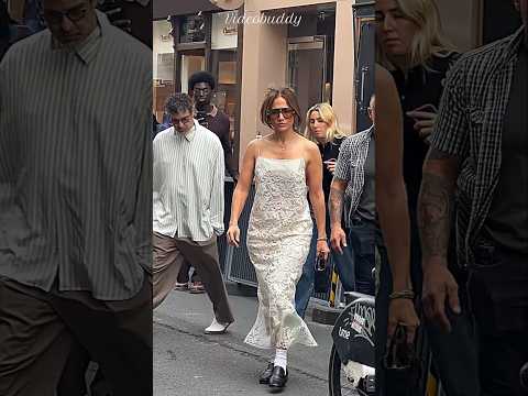 <strong>Jennifer</strong> Lopez Casually Spotted In Street With Bodyguards Among People