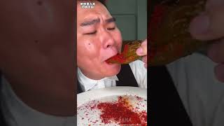 लाल मिर्ची ko हरी मिर्च में चॉकलेट की तरह Khaya 😳 || #shorts #trending #viralvideo