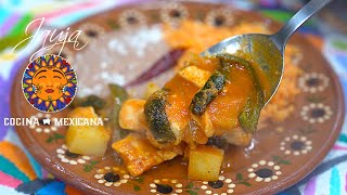 La Solución para el ¿Qué Hago de Comer Hoy? Pollo Guisado con Rajas en Salsa