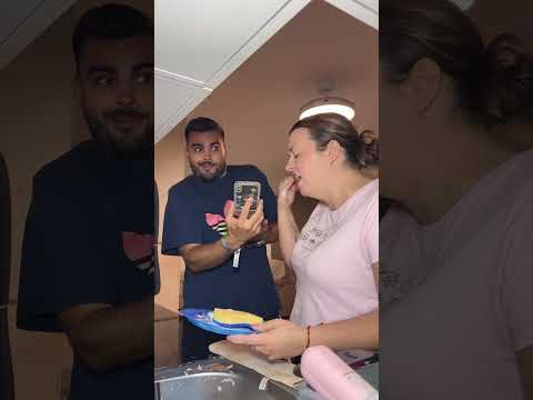 โ
Que se ponga a trabajar en vez de pedir ๐๐ #humor #marianoypunto #comedia #comedy #risa #risas