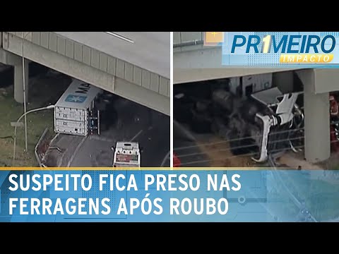 Suspeito rouba caminhão em rodovia, tomba e fica preso às ferragens | Primeiro Impacto (21/11/24)