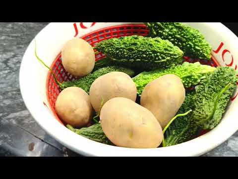 करेला आलू की सब्जी मेरे तरीके बना कर देखिए बिन भूख के भी चार रोटी खा जाओगेKarela Aalu Ki Sabji Bhaji