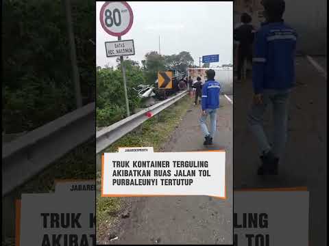 Truk Kontainer Terguling, Tutup Ruas Tol Purbaleunyi