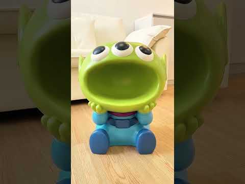 #lowtable to sit on #three-eyed boy #three-eyedboysidetable #shortyt #gadgests