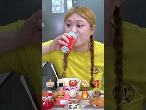 하이유의 편의점 불닭볶음면 이모티콘 먹방! Mukbang Fire Spicy Noodle Tteokbokki Eating Sound #shorts | HIU 하이유