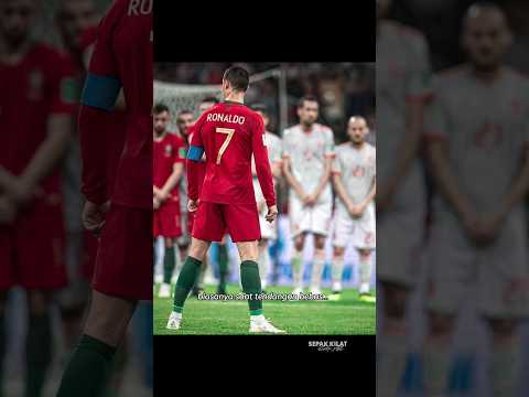 Strategi Aneh di Sepak Bola: Tiduran Saat Free Kick?! 😱 #football #shorts #bola