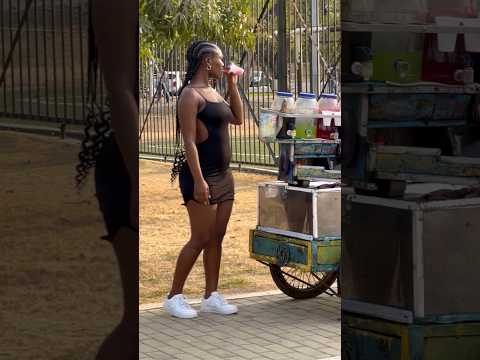 Agarrando mano a desconocidos🤣🤣