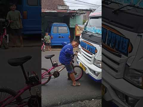 Tabrak mobil #minibike #sepedamini #gowes #short #shorts