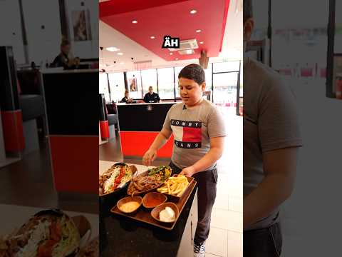 Döner essen mit Agatha @montanablack  #agatha #montanablack #hausdesdöners