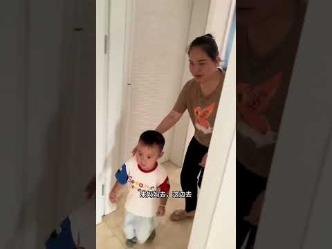 There was a sudden water leak at home, and the baby solved it cleverly!#funny #babyboy #baby