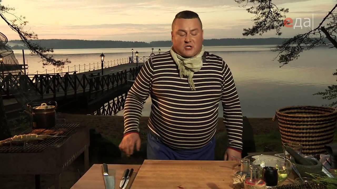 Лещ на решетке с огуречным салатом
