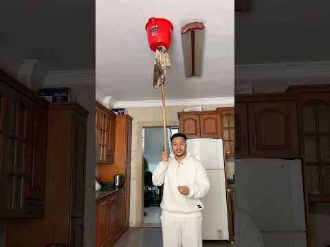 ضحكت عليه😂