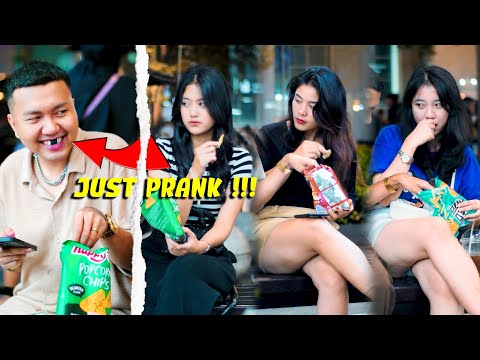 PRANK AMBIL CEMILAN KE WANITA CANTIK ( kombinasi )