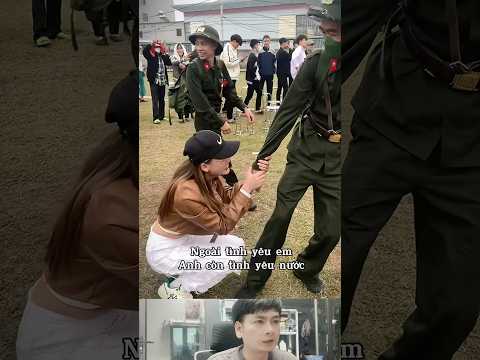 Ngoài tình yêu em anh còn tình yêu nước
