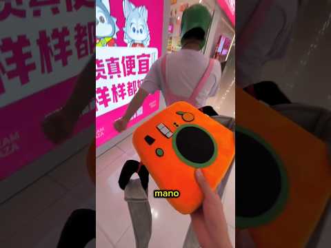 🎒🤔 De quem é essa mochila? Amizade, boneco e coisas caídas 😅👬#shorts