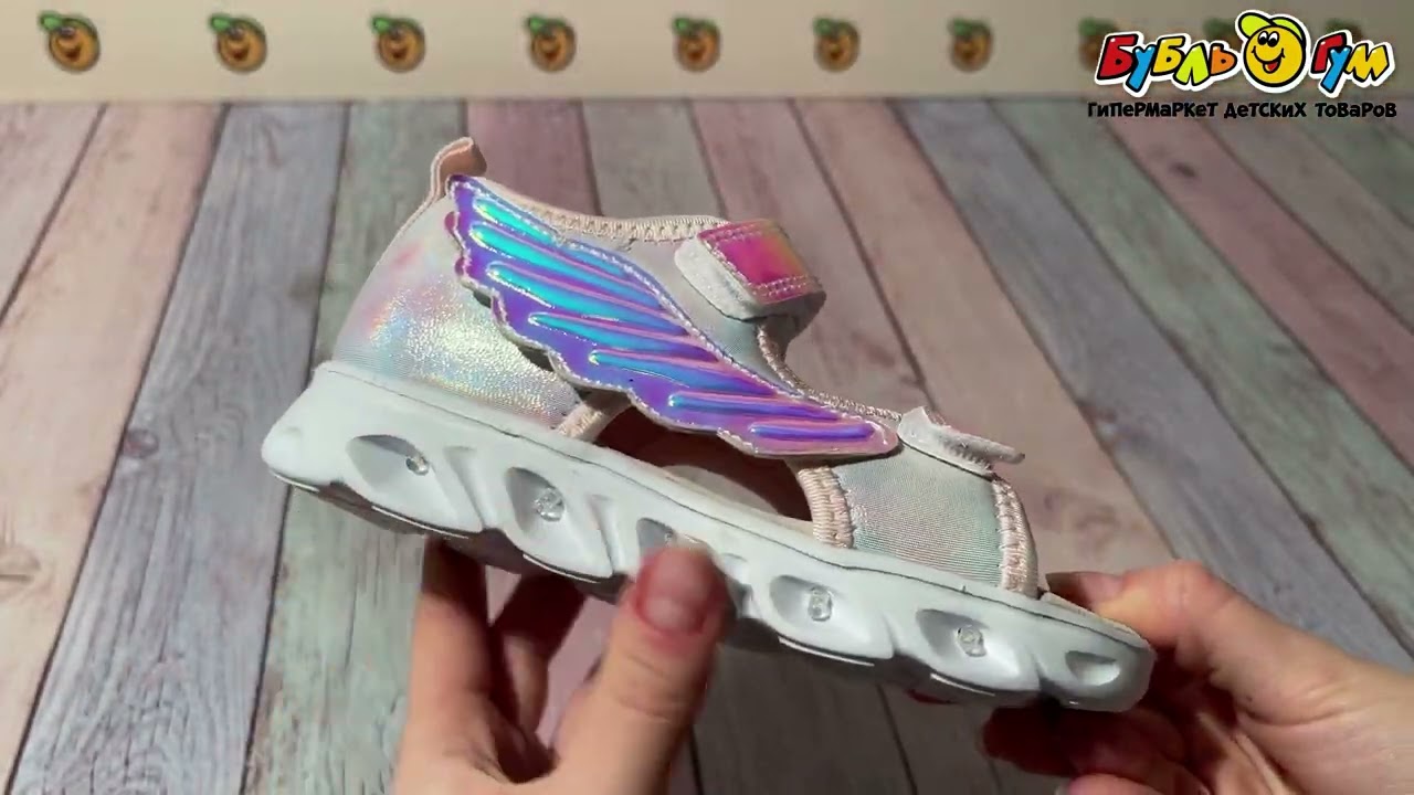 Сандалии Pasito с крылышками подошва с огоньками розово-белые - видео