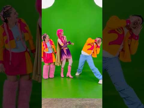 La vaca Lola 🐄 🐮 Luli Pampin y los Meñiques de la casa #baile #trending