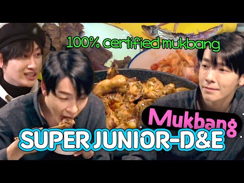 SUPER JUNIOR-D&E having Korean home-cooked meal mukbang in Russia 🤤🤤