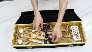 Packing Empress of Demuse Doll