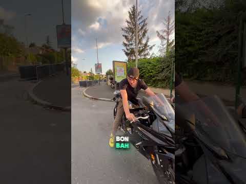 Impossible de conduire un YAMAHA R7 quand on est est petit ? #R7 #YAMAHA #yamahar7 #shorts