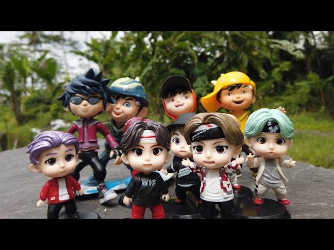 Mencari dan Menemukan Mainan Boboiboy Angin, Boboiboy Api, Karakter Artis Korea di Pinggir Kolam !!