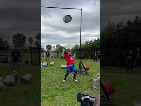 Метание кег 15кг через 5м #стронг #шамей