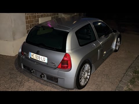 RENAULT CLIO V6 !