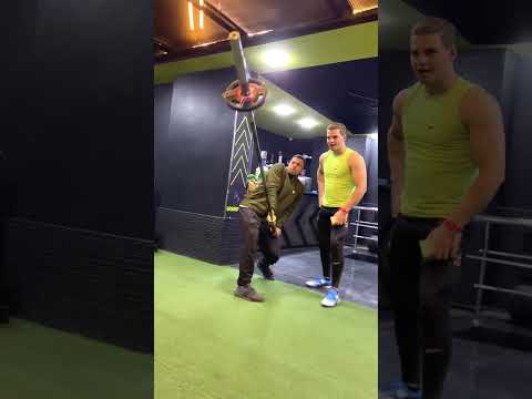 تحدي الصناره 🎣 لو رفعت البار 🏋🏻 من علي الأرض 💪🏻 تكسب التحدي وكمان تاخد اتنين عصير 🧃🧃