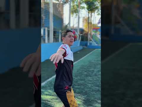 QUANDO A BOLA BATE EM TODO MUNDO!
