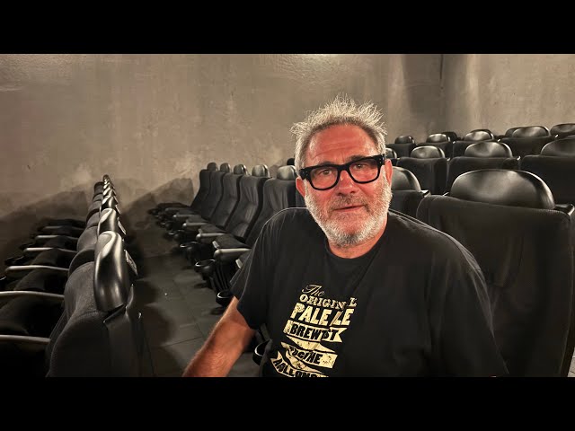 Aquest 2025 ha estat un any especial per a Sergi López. Ha estrenat el gran èxit ‘Sirāt’ (Oliver Laxe) i també el film ‘La terra negra (Alberto Morais). Repassem el seu mètode i com es mou entre aigües nacionals i internacionals amb els seus projectes.