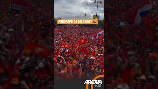 Se liga na festa da torcida da Holanda! 🇳🇱 Lembra de algo da torcida do timão? 🤔🦅 #copa