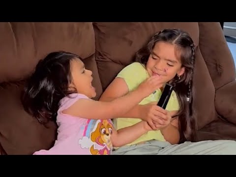 Los feria Isabella y Salomé cocinado la cena para mamá y papá 😻