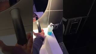 ¿Que tan futurista es el baño de Tesla dentro del Restaurante Tesla?🧐🤯