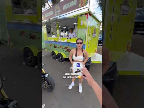 O QUE SERÁ QUE ELA GANHOU DE PRESENTE?🎁😈🔥#youtuber #humor #youtubeshorts #memes #viral #comedia